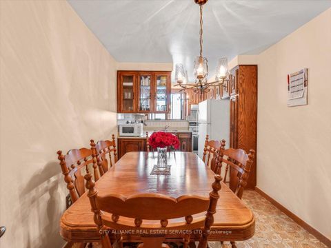 Photo 14 at 122 Brookhaven Drive, Amesbury, Toronto