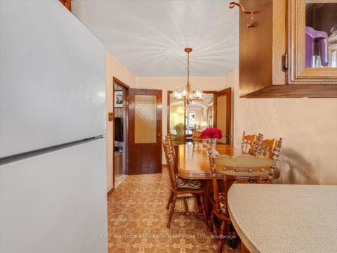 Photo 17 at 122 Brookhaven Drive, Amesbury, Toronto