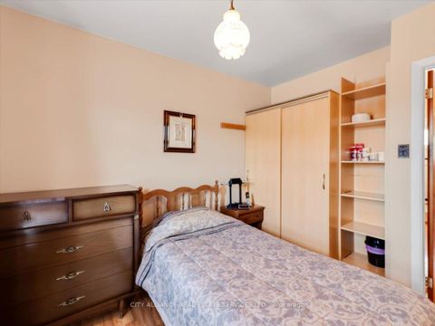 Photo 23 at 122 Brookhaven Drive, Amesbury, Toronto