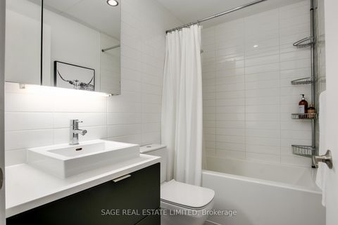 Photo 15 at 807 - 170 Bayview Avenue, Waterfront Communities C8, Toronto