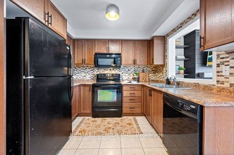 Photo 8 at 78 Keystar Court, Vellore Village, Vaughan