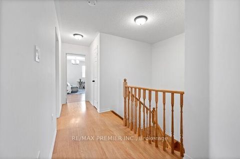 Photo 11 at 78 Keystar Court, Vellore Village, Vaughan