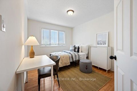 Photo 17 at 78 Keystar Court, Vellore Village, Vaughan