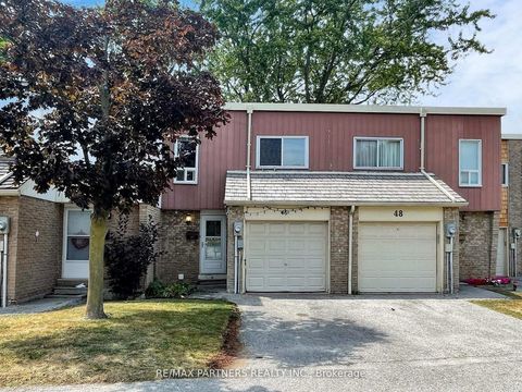 Photo 1 at 46 Woody Vine Way, Bayview Village, Toronto