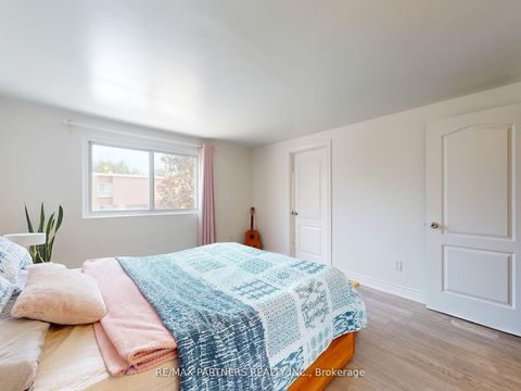 Photo 24 at 46 Woody Vine Way, Bayview Village, Toronto