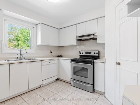 Photo 9 at 98 Rosedale Heights Drive, Uplands, Vaughan Photo 9 at 98 Rosedale Heights Drive, Uplands, Vaughan