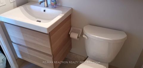 Photo 13 at 1603 - 85 Bloor Street E, Yonge Corridor, Toronto Photo 13 at 1603 - 85 Bloor Street E, Yonge Corridor, Toronto