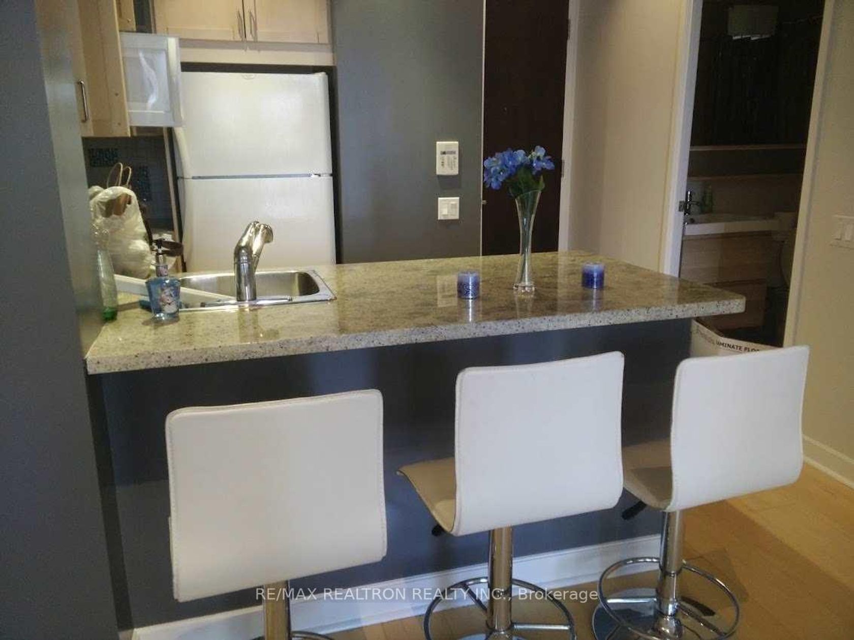 1603 - 85 Bloor Street E, Yonge Corridor, Toronto photo number 2 1603 - 85 Bloor Street E, Yonge Corridor, Toronto photo number 2