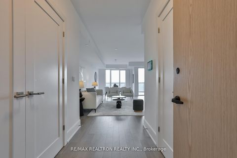 Photo 3 at 901 - 10 Inn On The Park Drive, Don Mills, Toronto