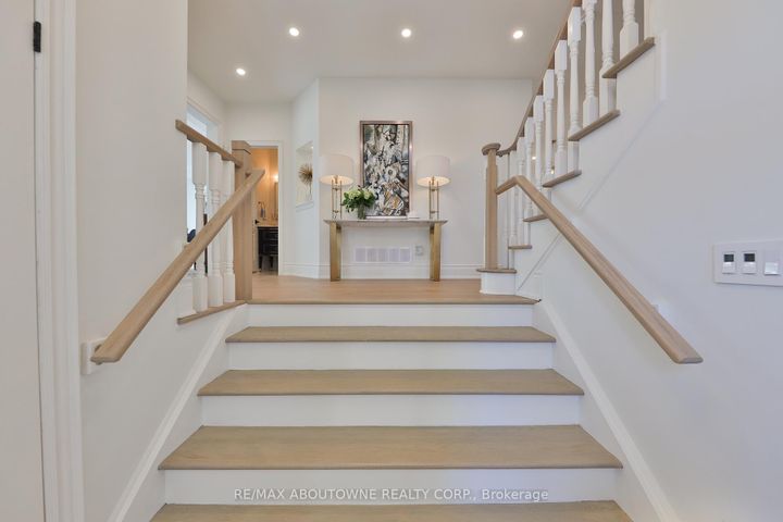 Photo 3 at 30 - 2400 Neyagawa Boulevard, RO River Oaks, Oakville