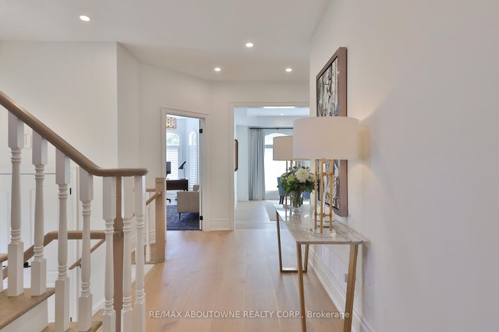 Photo 5 at 30 - 2400 Neyagawa Boulevard, RO River Oaks, Oakville