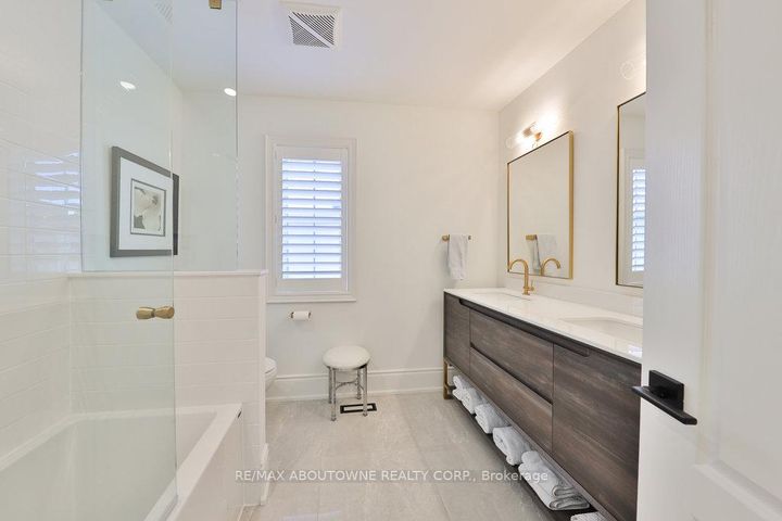 Photo 37 at 30 - 2400 Neyagawa Boulevard, RO River Oaks, Oakville