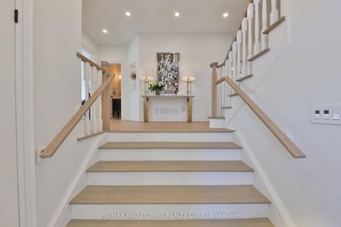 Photo 3 at 30 - 2400 Neyagawa Boulevard, RO River Oaks, Oakville