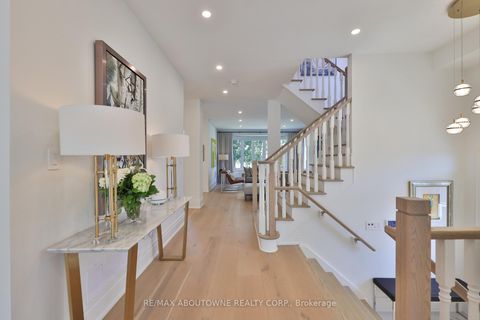 Photo 4 at 30 - 2400 Neyagawa Boulevard, RO River Oaks, Oakville