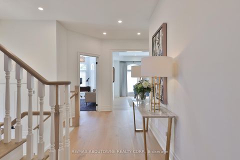 Photo 5 at 30 - 2400 Neyagawa Boulevard, RO River Oaks, Oakville