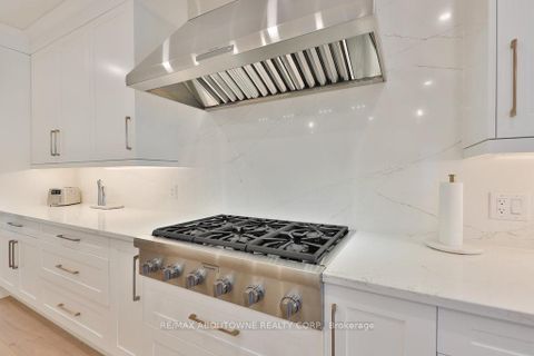 Photo 7 at 30 - 2400 Neyagawa Boulevard, RO River Oaks, Oakville