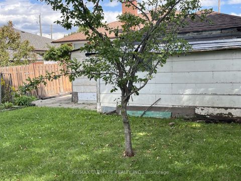 Photo 14 at 96 Benjamin Boulevard, Kennedy Park, Toronto