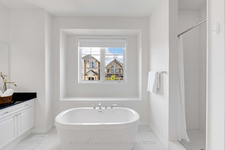 Photo 18 at 125 Lacrosse Trail, Kleinburg, Vaughan