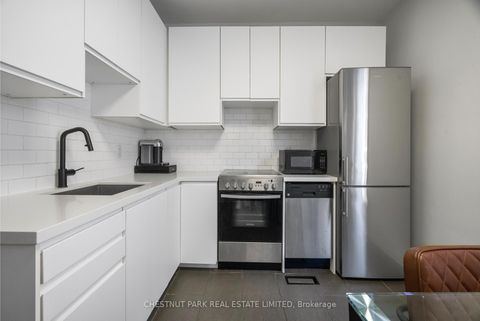 Photo 8 at 371 Howland Avenue, Casa Loma, Toronto
