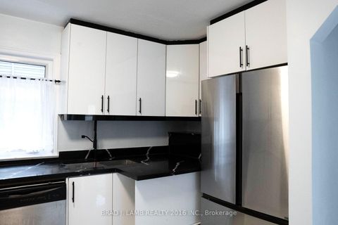 Photo 9 at 42 Lynnford Drive, City Centre West, Toronto