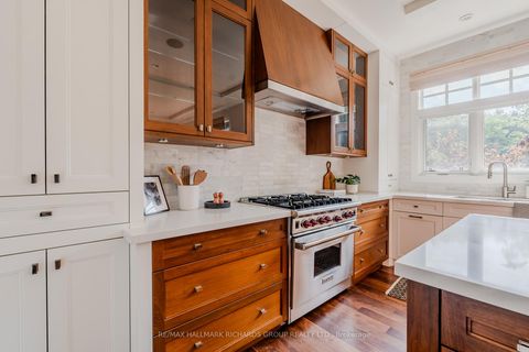 Photo 11 at 6 Leonard Circle, The Beaches, Toronto