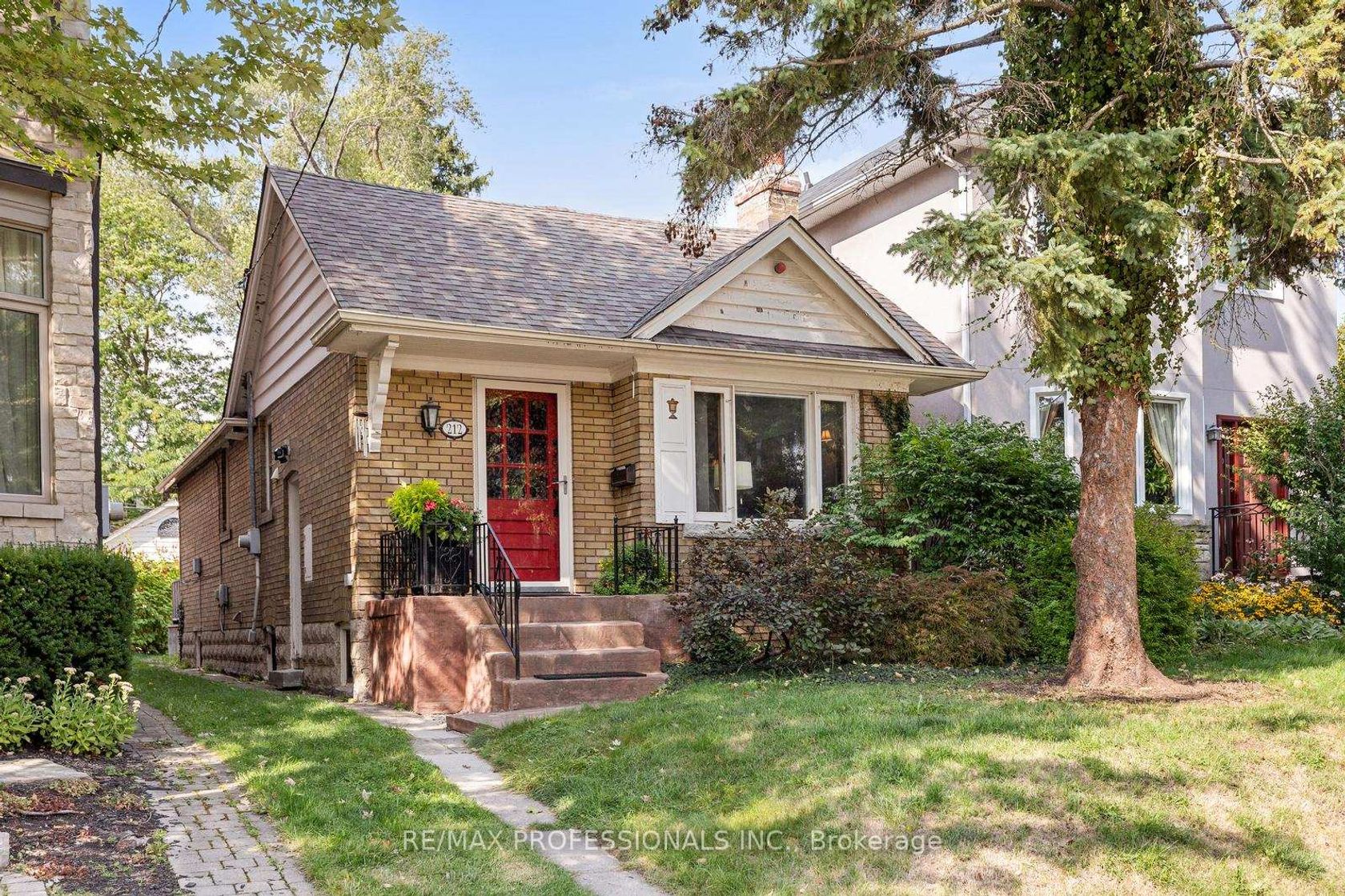 212 Douglas Avenue, Lawrence Park North, Toronto 