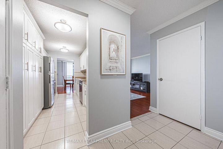 Photo 3 at 1403 - 2055 UPPER MIDDLE Road, Brant Hills, Burlington