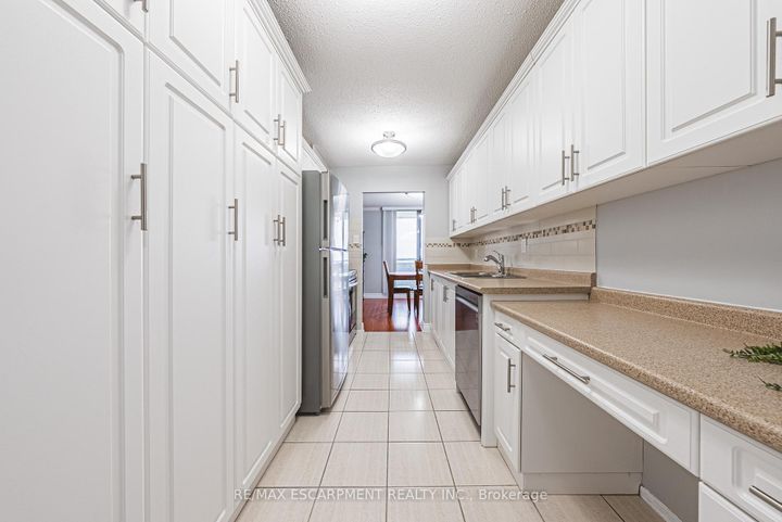 Photo 4 at 1403 - 2055 UPPER MIDDLE Road, Brant Hills, Burlington