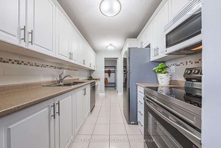 Photo 5 at 1403 - 2055 UPPER MIDDLE Road, Brant Hills, Burlington