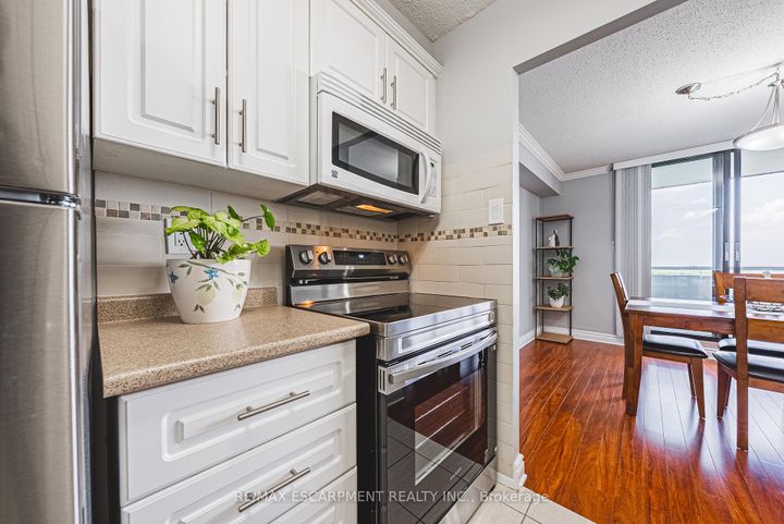 Photo 6 at 1403 - 2055 UPPER MIDDLE Road, Brant Hills, Burlington