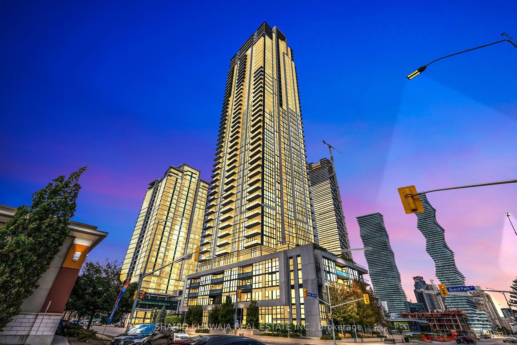 4004 - 3975 Grand Park Drive, City Centre, Mississauga by Loree Meneguzzi Real Estate 4004 - 3975 Grand Park Drive, City Centre, Mississauga