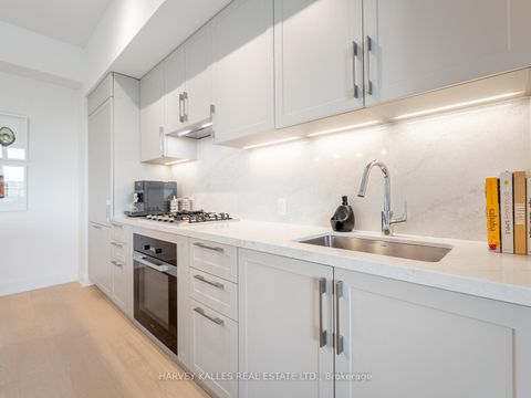 Photo 11 at 1003 - 8 Manor Road W, Eglinton, Toronto
