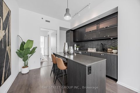 Photo 6 at 812 - 783 Bathurst Street, University, Toronto