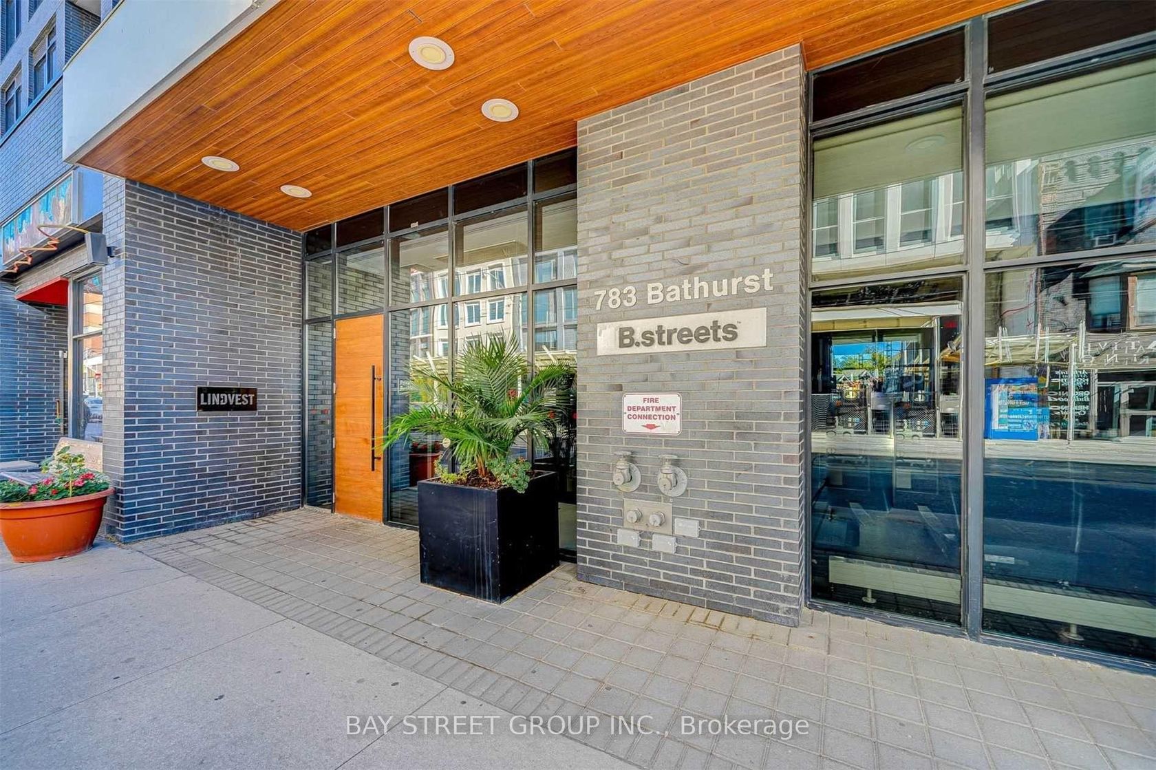 812 - 783 Bathurst Street, University, Toronto 