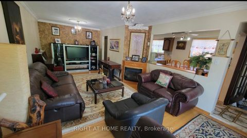 Photo 2 at 12 Fairglen Avenue, L'Amoreaux, Toronto