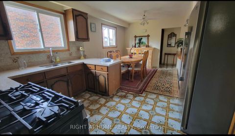 Photo 3 at 12 Fairglen Avenue, L'Amoreaux, Toronto