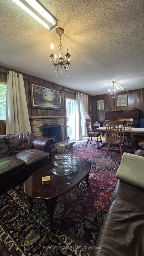 Photo 5 at 12 Fairglen Avenue, L'Amoreaux, Toronto