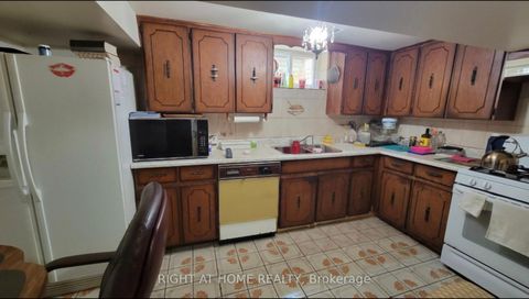 Photo 17 at 12 Fairglen Avenue, L'Amoreaux, Toronto