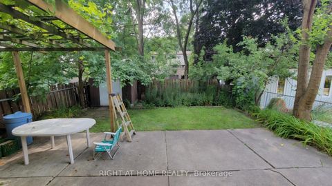 Photo 19 at 12 Fairglen Avenue, L'Amoreaux, Toronto