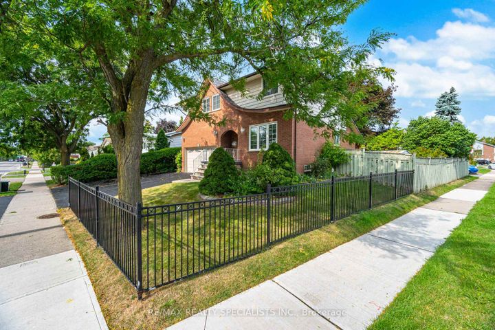 Photo 1 at 30 Linkdale Road, Brampton North, Brampton