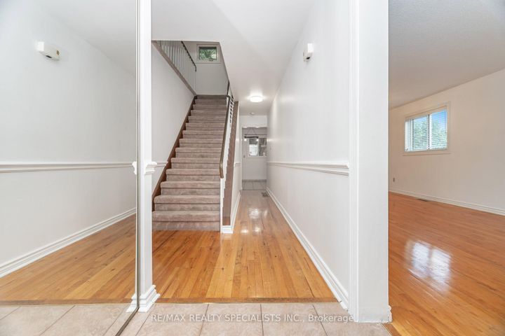 Photo 4 at 30 Linkdale Road, Brampton North, Brampton