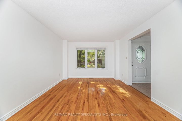 Photo 5 at 30 Linkdale Road, Brampton North, Brampton