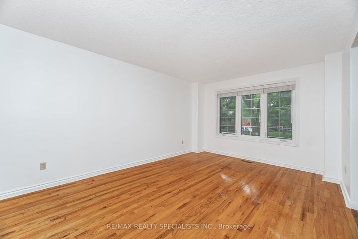 Photo 6 at 30 Linkdale Road, Brampton North, Brampton