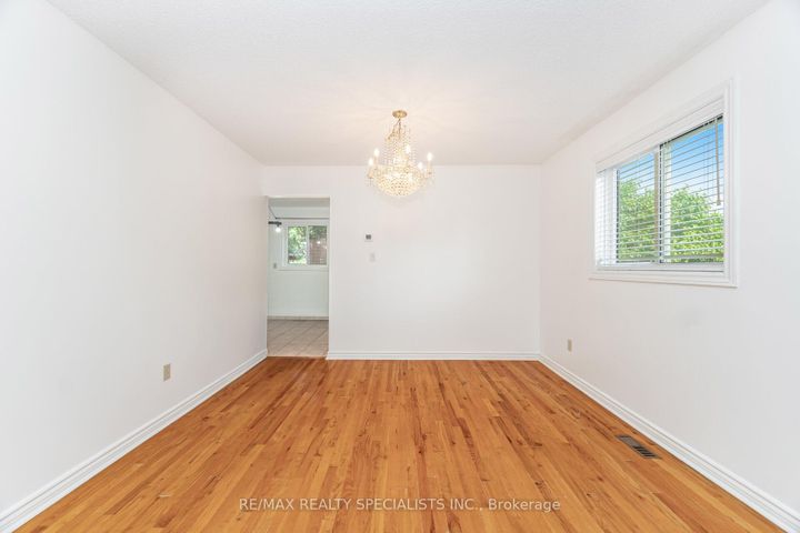 Photo 10 at 30 Linkdale Road, Brampton North, Brampton
