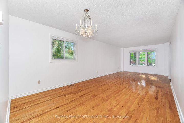 Photo 11 at 30 Linkdale Road, Brampton North, Brampton
