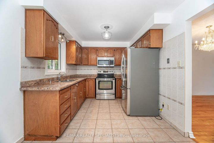 Photo 14 at 30 Linkdale Road, Brampton North, Brampton