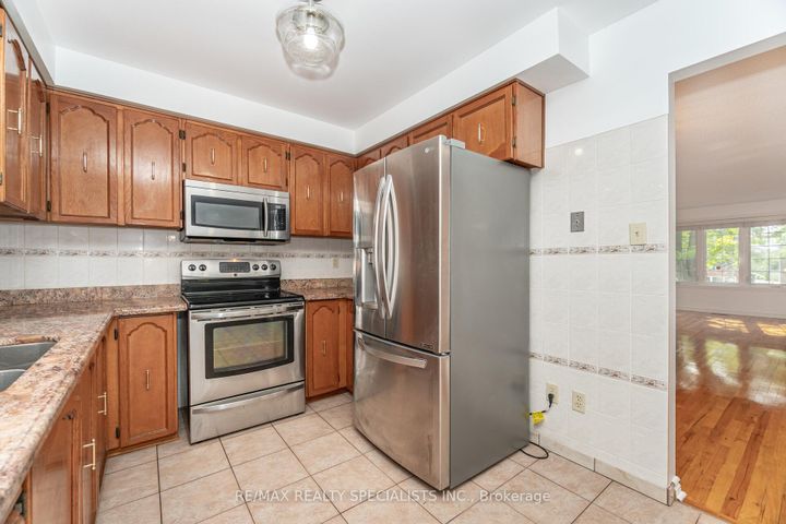 Photo 16 at 30 Linkdale Road, Brampton North, Brampton
