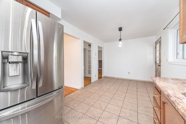Photo 18 at 30 Linkdale Road, Brampton North, Brampton