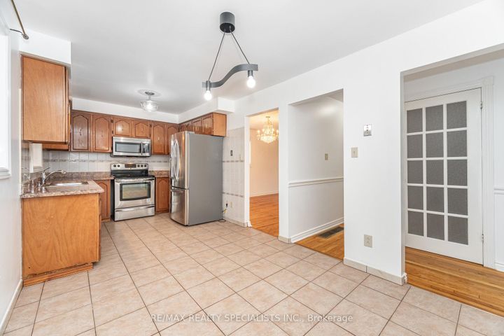 Photo 22 at 30 Linkdale Road, Brampton North, Brampton