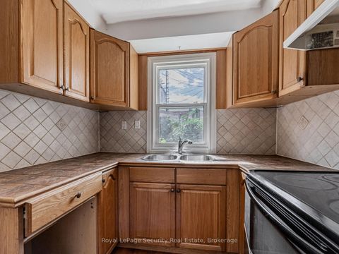 Photo 3 at 147 Hope Street, Davenport, Toronto